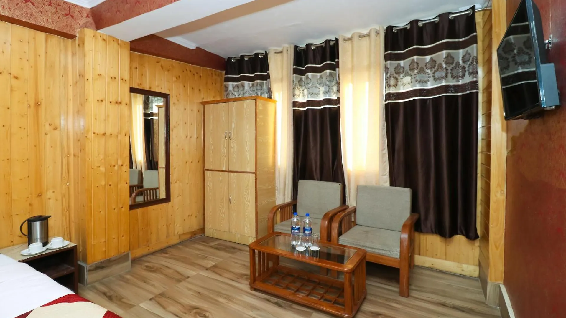 Broadway Grand Hotel Shimla